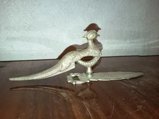 Figura de latón con forma de ave
