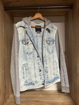Chaqueta Hollister S Denim y Sudadera Gris