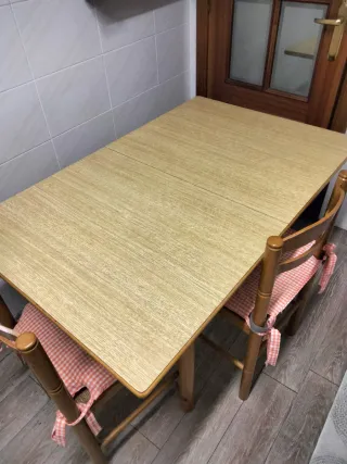 Conjunto cocina. Regalo taburete,mantel y fundas.