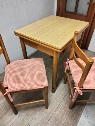 Conjunto cocina. Regalo taburete,mantel y fundas.