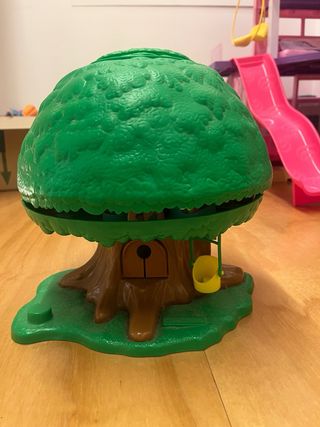 Casa del árbol con accesorios