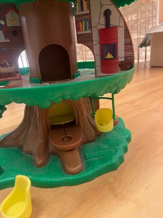 Casa del árbol con accesorios