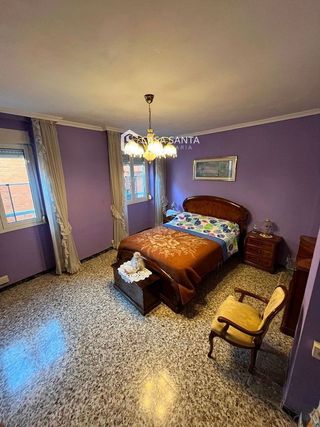 Casa adosada en venta en Yecla