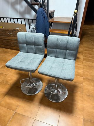 2 Taburetes Altos Grises y Plateado 50 € cada uno