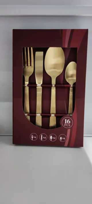 Cubertería Acero Dorado Pulido 16 Piezas NUEVA
