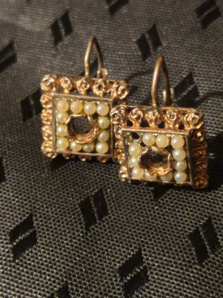 Pendientes antiguos de oro con perlas