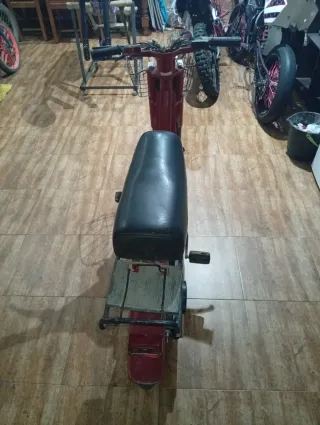 Suzuki Moped Beige/Blanco