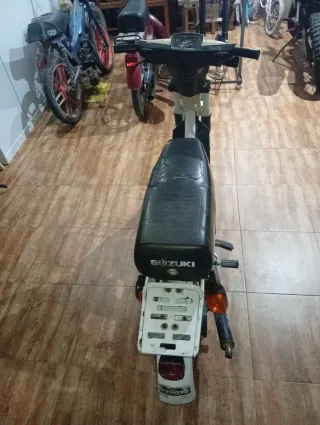 Suzuki Moped Beige/Blanco