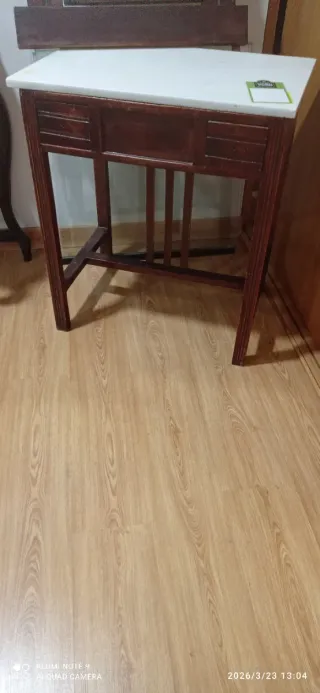 Tocador antiguo madera y mármol