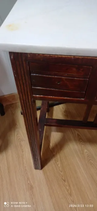 Tocador antiguo madera y mármol