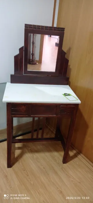 Tocador antiguo madera y mármol