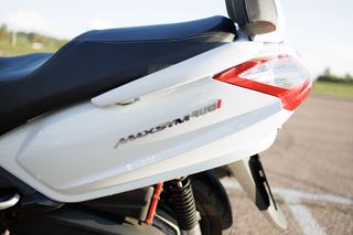 Maxiscooter SYM 400i ABS Blanca