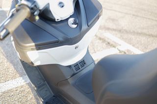 Maxiscooter SYM 400i ABS Blanca