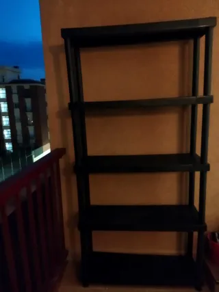 Estantería de plástico negra