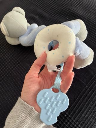 Peluche oso sonajero carrito azul