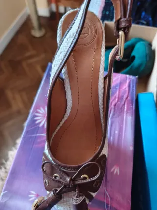 Zapatos de tacón abiertos