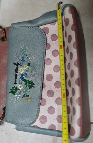 Bolso de mano y bandolera bordado