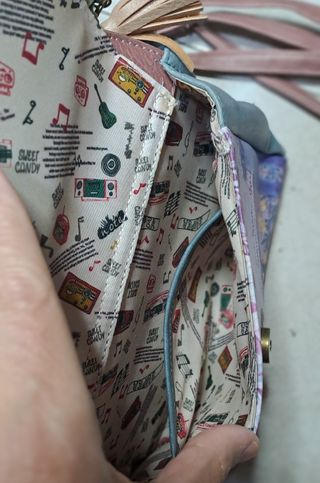 Bolso de mano y bandolera bordado