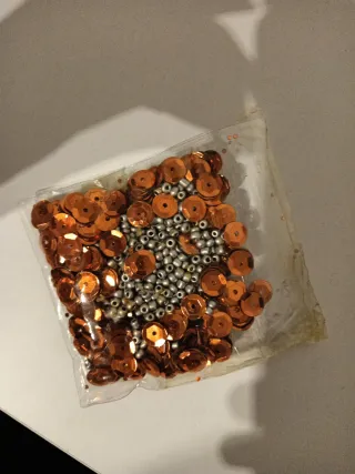 Cuentas y lentejuelas para bisutería