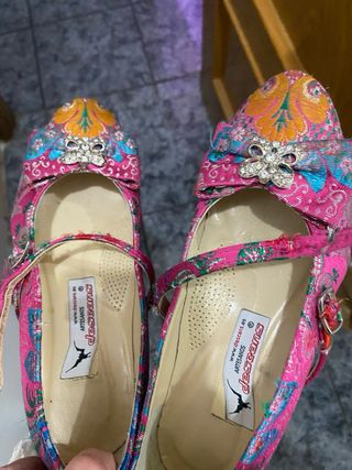 Traje de Fallera Niña fucsia con dos pares de zapt