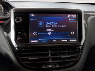 Peugeot 208 PureTech 82 Style 60 kW (82 CV)