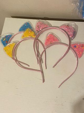 Collares de perlas y cuentas rosas
