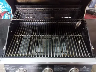 Barbacoa 3 quemadores a gas casi nueva