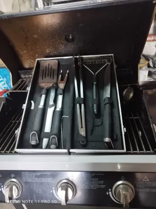 Barbacoa 3 quemadores a gas casi nueva