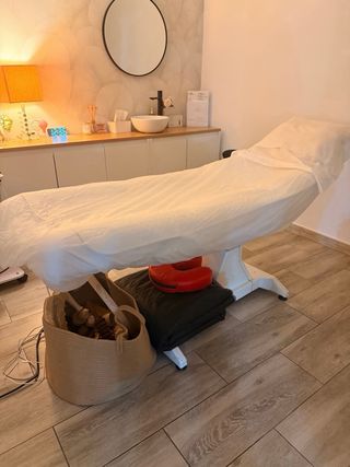 Camilla de estética hidráulica. Urge!