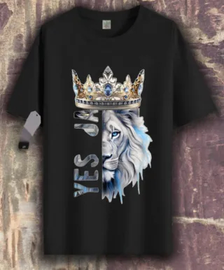Camiseta Negra con León y Corona
