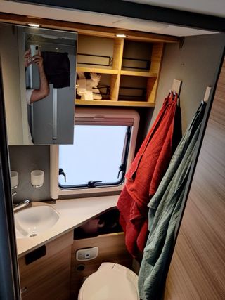 Autocaravana Dethleffs Just 90 T 7052 DBL