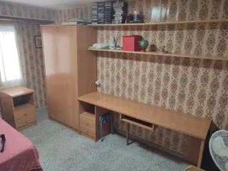 Escritorio + mesita de noche+ cama plegable