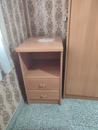 Escritorio + mesita de noche+ cama plegable