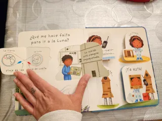 Cuento con solapas ¿Qué es la luna? de Usborne