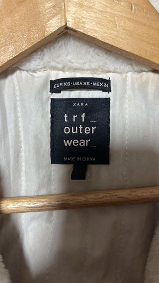 Abrigo Zara gris con forro de pelo