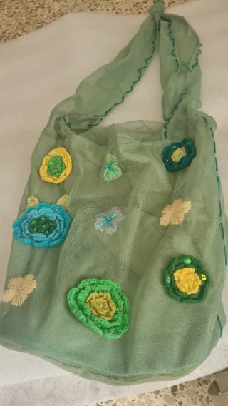Bolso infantil de malla con flores