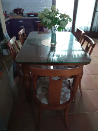 Mesa Comedor + 6 Sillas + Mesa Auxiliar