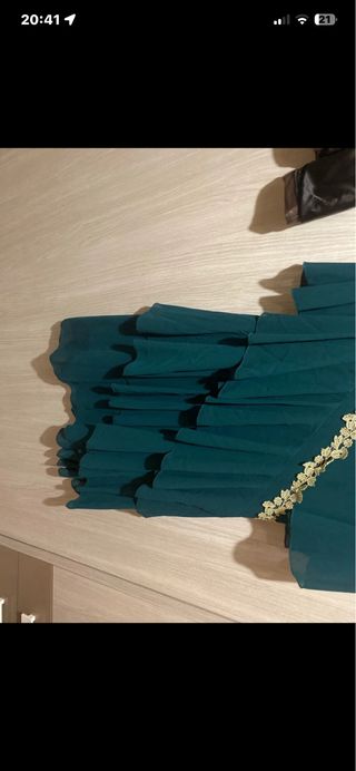 Vestido verde de fiesta con volantes