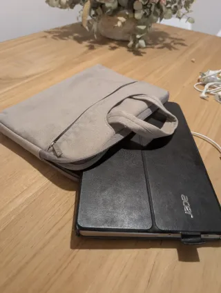 Tablet touch Acer Aspire P3-171 + accessori