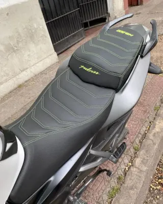 Tapizado Moto Negro y Verde