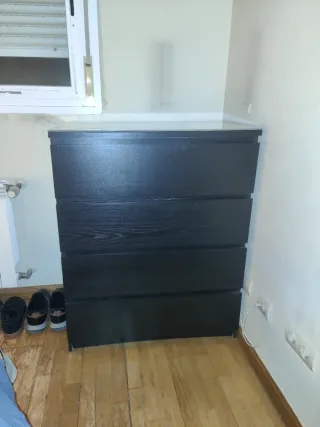 Cómoda wengue y cristal blanco