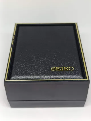 Reloj Seiko Quartz 5H23 Dorado