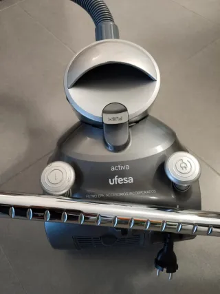 Aspirador UFESA sin bolsa