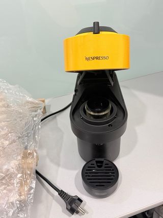 Cafetera Nespresso Vertuo Amarilla