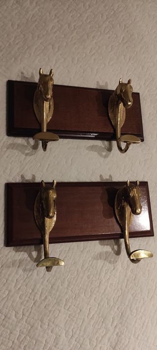 Percheros motivo ecuestre muy bonitos.