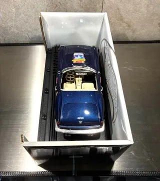 Hot Wheels Ferrari 250 GT California Spider 1:18