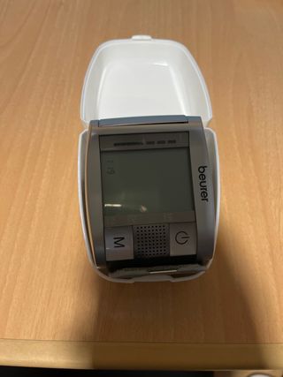 Tensiómetro Beurer de muñeca con estuche