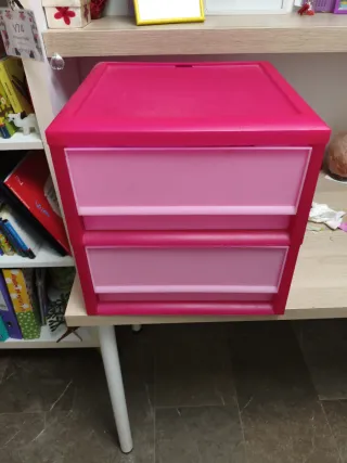 Cajonera de plástico rosa