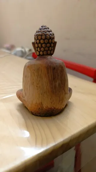 Buda Meditando de Madera Tallada a Mano - 11 cm