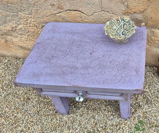 Mesita auxiliar provenzal con cajón